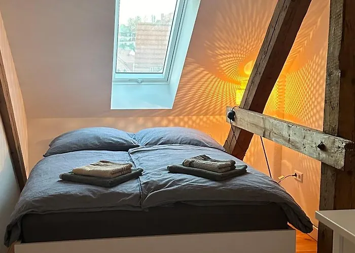 Ruhige-Moderne Wohnung Mit Burgblick