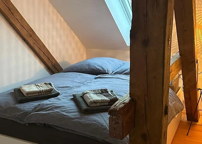 Ruhige-Moderne Wohnung Mit Burgblick